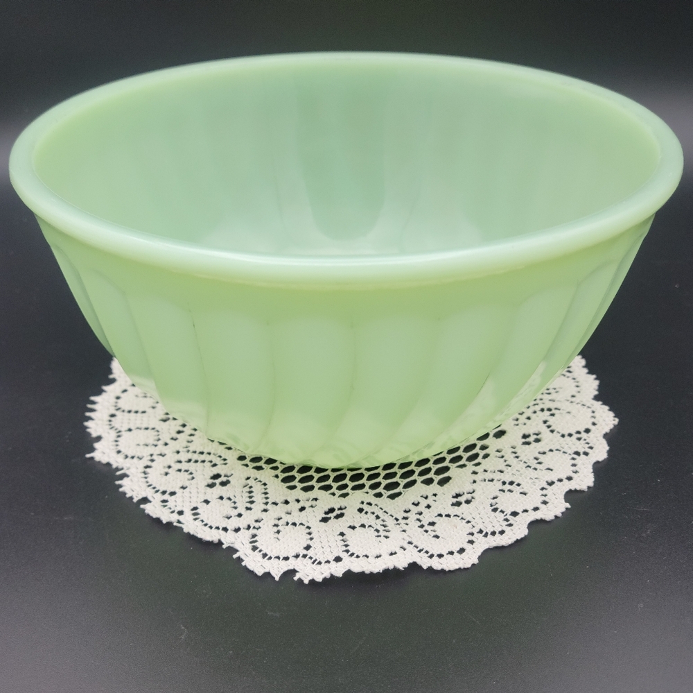 Vintage MCM Retro 50’s Anchor Hocking Fire King Green Jadeite Swirl 8-Inch Bowl